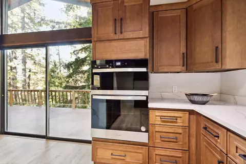 Kitchen - 11064 Meyer Way, Grass Valley, CA 95949 photo 4 of 10