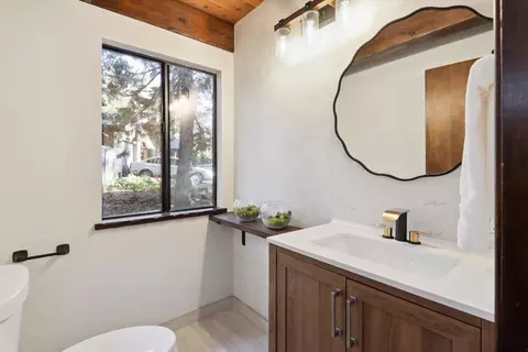 Bath - 11064 Meyer Way, Grass Valley, CA 95949 photo 5 of 11