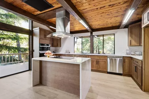 Kitchen - 11064 Meyer Way, Grass Valley, CA 95949 photo 7 of 10