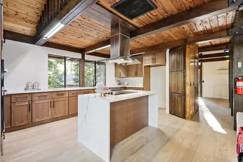 Kitchen - 11064 Meyer Way, Grass Valley, CA 95949 photo 6 of 10