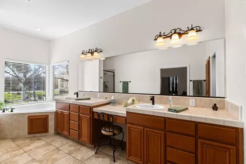 Bath - 29511 S Chrisman Rd, Tracy, CA 95304 photo 2 of 11