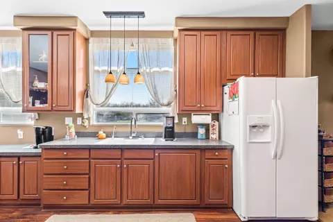 Kitchen - 29511 S Chrisman Rd, Tracy, CA 95304 photo 7 of 9