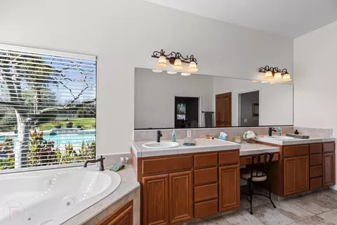 Bath - 29511 S Chrisman Rd, Tracy, CA 95304 photo 4 of 11