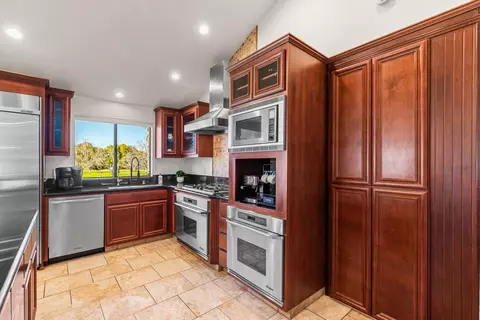 Kitchen - 29511 S Chrisman Rd, Tracy, CA 95304 photo 2 of 9