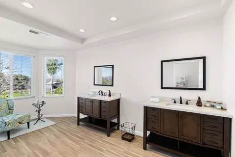 Bath - 29511 S Chrisman Rd, Tracy, CA 95304 photo 6 of 11
