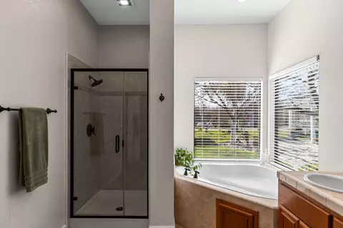 Bath - 29511 S Chrisman Rd, Tracy, CA 95304 photo 5 of 11