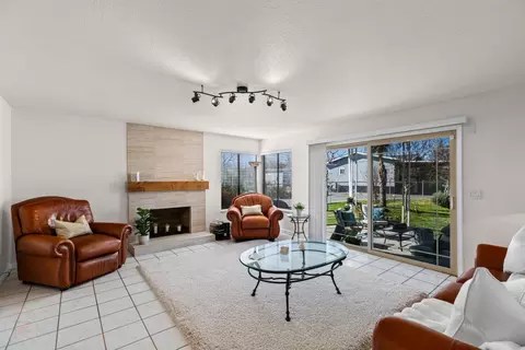 Living - 29511 S Chrisman Rd, Tracy, CA 95304 photo 2 of 7