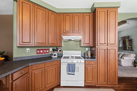 Kitchen - 29511 S Chrisman Rd, Tracy, CA 95304 photo 8 of 9