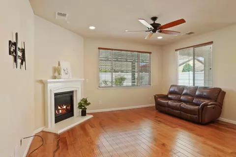 Living - 2681 Roseberry Ave, Manteca, CA 95336 photo 3 of 4