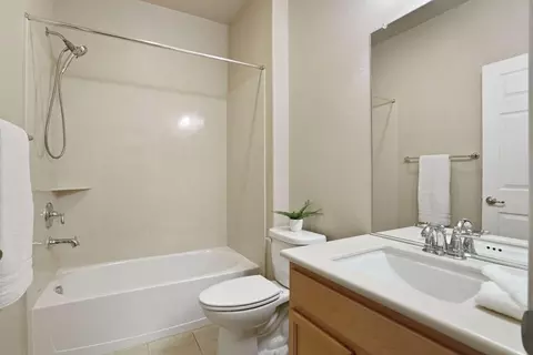 Bath - 2681 Roseberry Ave, Manteca, CA 95336 photo 3 of 3
