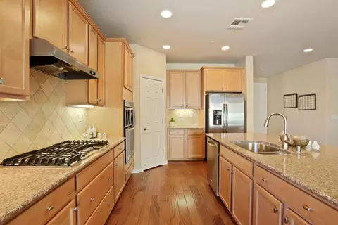 Kitchen - 2681 Roseberry Ave, Manteca, CA 95336 photo 4 of 6