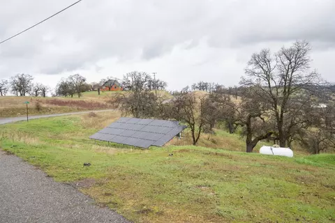 Exterior - 14260 Penascal Rd, La Grange, CA 95329 photo 4 of 9