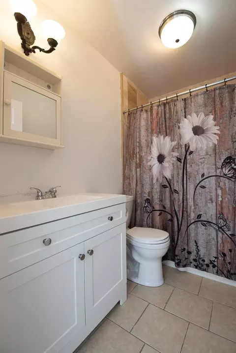 Bath - 14260 Penascal Rd, La Grange, CA 95329 photo 1 of 2