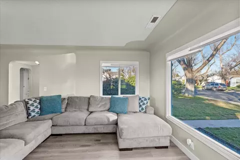 301 Santa Barbara Ave, Modesto, CA 95354 photo 9