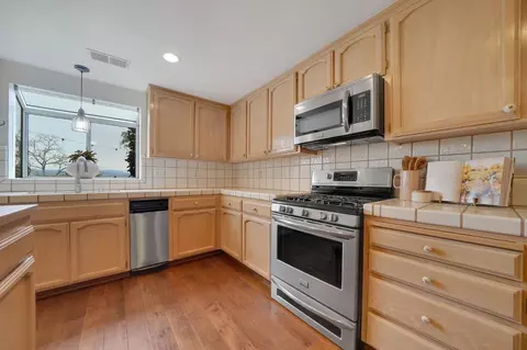 Kitchen - 820 Argonaut Dr, Jackson, CA 95642 photo 4 of 8