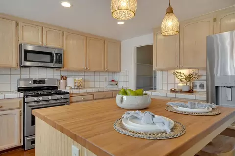 Kitchen - 820 Argonaut Dr, Jackson, CA 95642 photo 2 of 8