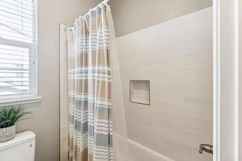 Bath - 2157 Red Setter Rd, Rocklin, CA 95765 photo 4 of 6
