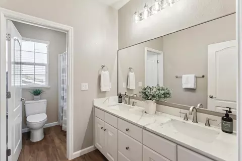 Bath - 2157 Red Setter Rd, Rocklin, CA 95765 photo 3 of 6