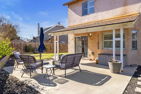 Exterior - 932 Spring Brook Ct, Modesto, CA 95351 photo 5 of 8