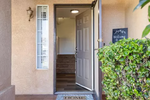 Entry Way - 932 Spring Brook Ct, Modesto, CA 95351 photo 1 of 9