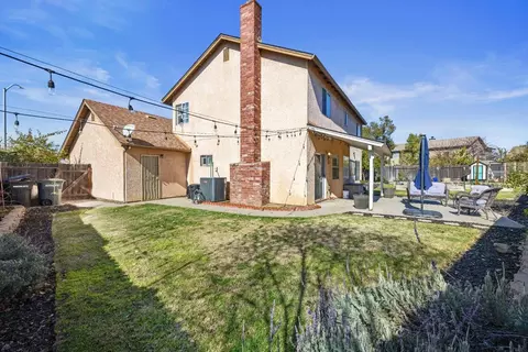 Exterior - 932 Spring Brook Ct, Modesto, CA 95351 photo 4 of 8