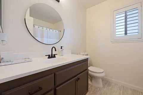 Bath - 932 Spring Brook Ct, Modesto, CA 95351 photo 4 of 4