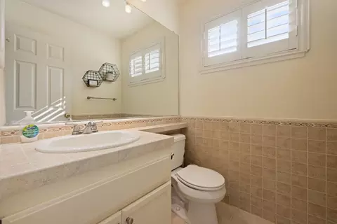 Bath - 932 Spring Brook Ct, Modesto, CA 95351 photo 1 of 4