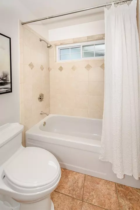 Bath - 4109 Vista Way, Davis, CA 95618 photo 5 of 7