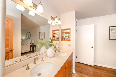 Bath - 4109 Vista Way, Davis, CA 95618 photo 2 of 7
