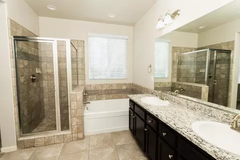 Bath - 4310 Bixby Way, Merced, CA 95348 photo 8 of 9