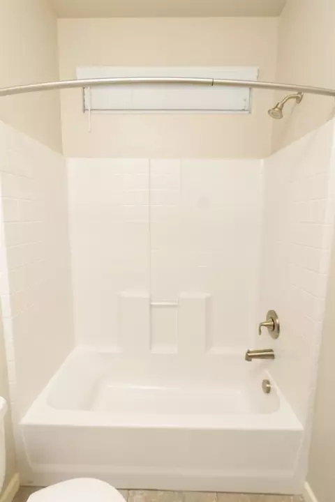 Bath - 4310 Bixby Way, Merced, CA 95348 photo 3 of 9