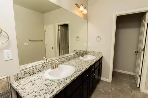 Bath - 4310 Bixby Way, Merced, CA 95348 photo 6 of 9