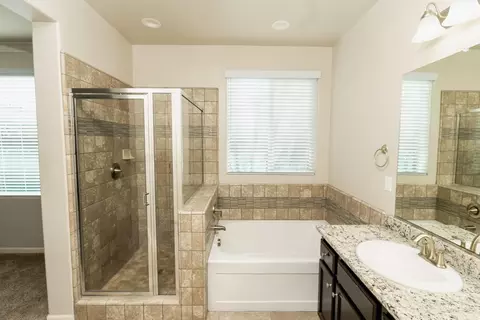 Bath - 4310 Bixby Way, Merced, CA 95348 photo 4 of 9