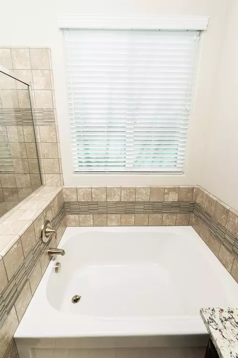 Bath - 4310 Bixby Way, Merced, CA 95348 photo 5 of 9