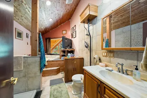 Bath - 3065 Oregon Trail Rd, Georgetown, CA 95634 photo 2 of 3