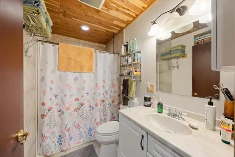Bath - 3065 Oregon Trail Rd, Georgetown, CA 95634 photo 1 of 3
