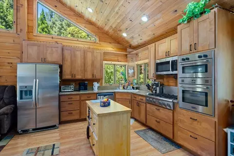 Kitchen - 3065 Oregon Trail Rd, Georgetown, CA 95634 photo 2 of 4