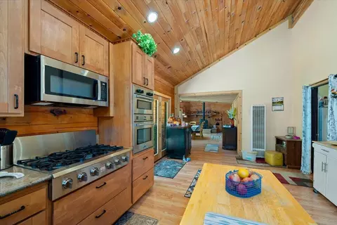 Kitchen - 3065 Oregon Trail Rd, Georgetown, CA 95634 photo 4 of 4
