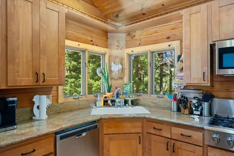 Kitchen - 3065 Oregon Trail Rd, Georgetown, CA 95634 photo 3 of 4