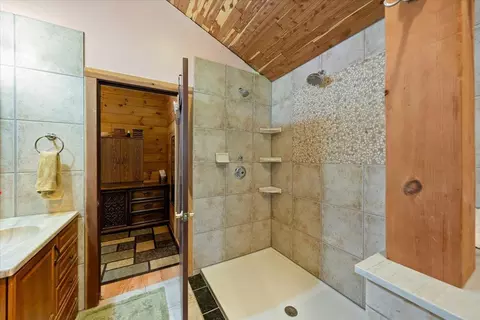 Bath - 3065 Oregon Trail Rd, Georgetown, CA 95634 photo 3 of 3