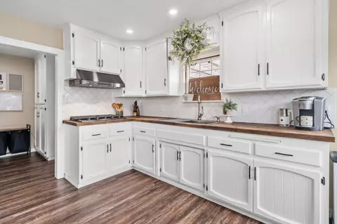 Kitchen - 212 N Walnut Ave, Ripon, CA 95366 photo 2 of 7