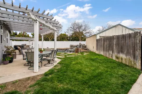 Exterior - 212 N Walnut Ave, Ripon, CA 95366 photo 6 of 11