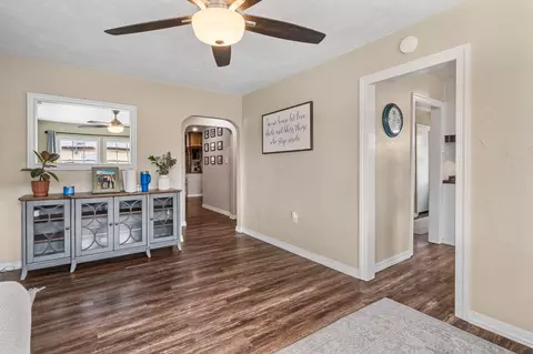Entry Way - 212 N Walnut Ave, Ripon, CA 95366 photo 3 of 7