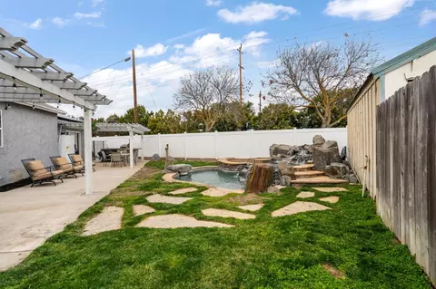 Exterior - 212 N Walnut Ave, Ripon, CA 95366 photo 7 of 11