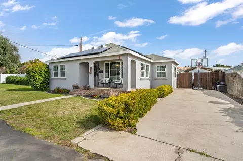 Exterior - 212 N Walnut Ave, Ripon, CA 95366 photo 2 of 11