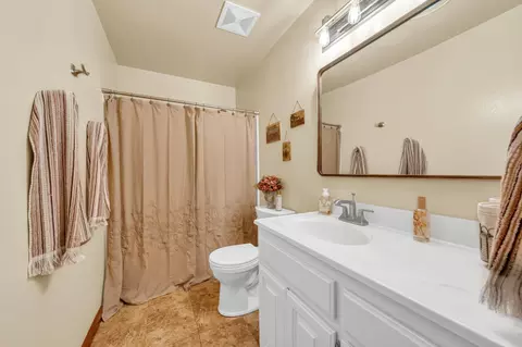 Bath - 2690 Willow Creek Trl, Cool, CA 95614 photo 5 of 5