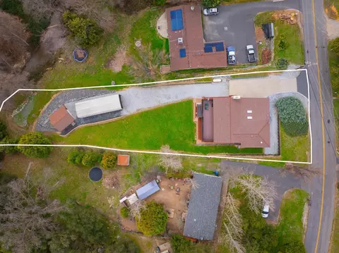 16537 Creekside Dr, Sonora, CA 95370 photo 2