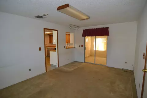 Living - 415 East Ave, Gustine, CA 95322 photo 2 of 3