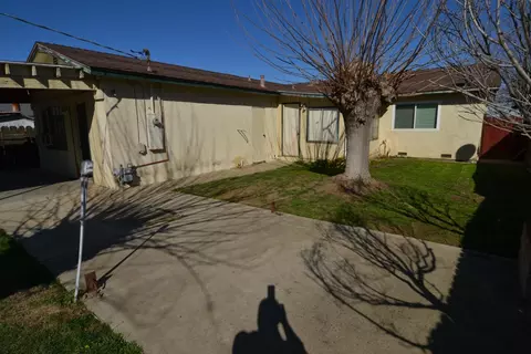 Exterior - 415 East Ave, Gustine, CA 95322 photo 4 of 10