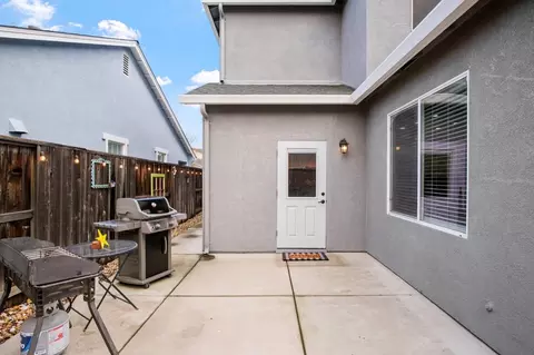 Exterior - 4145 Pathway Ln, Turlock, CA 95382 photo 4 of 6